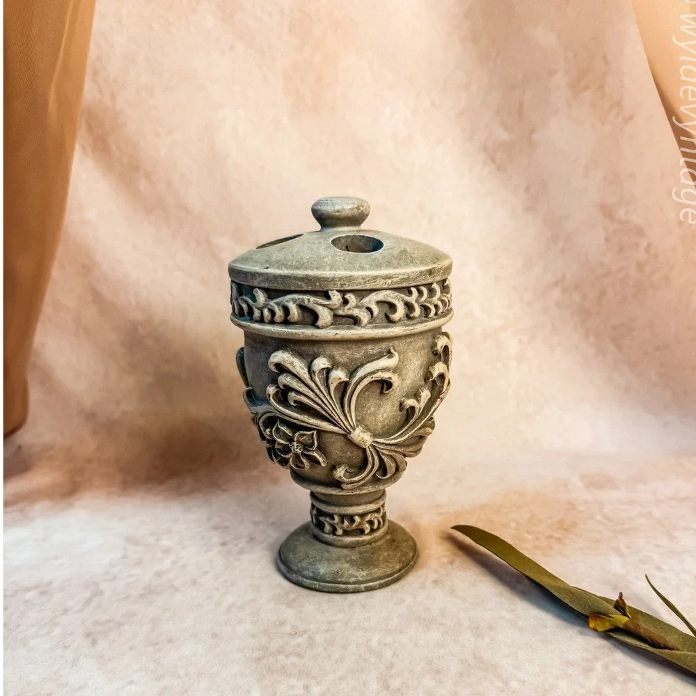 Antiqued‎ Neo Classical Style Tooth Brush Holder